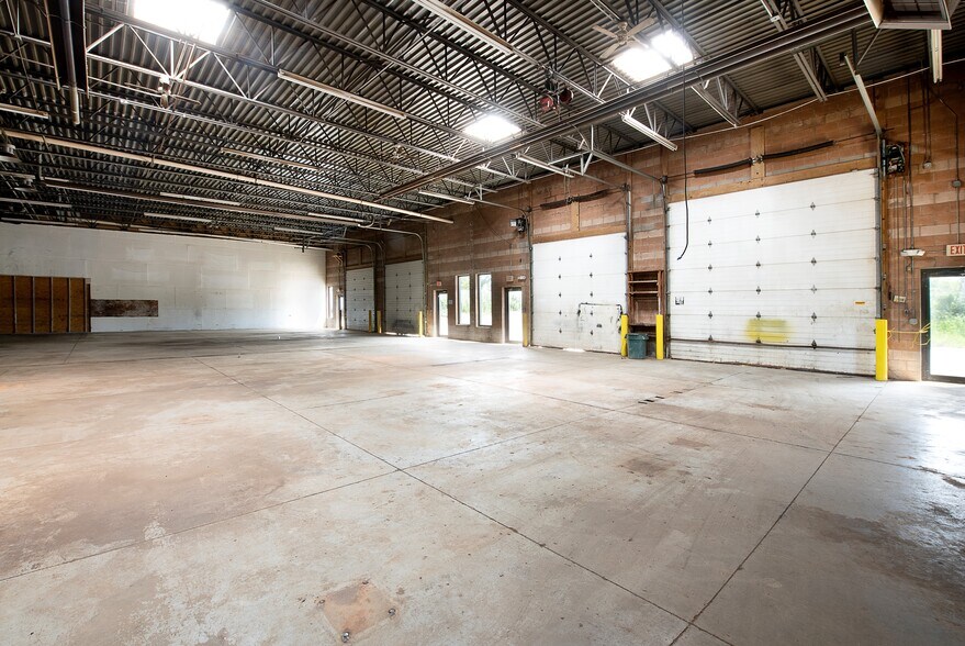 More Photos Of 7516 Tyler Blvd, Mentor Flex For Lease