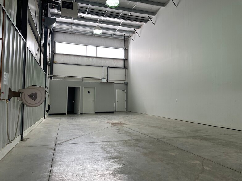 More Photos Of 10102 120 St, Grande Prairie Warehouse For Lease