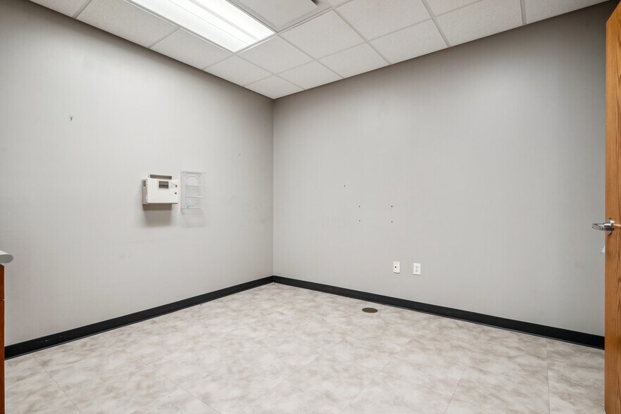 More Photos Of 1414 Main St, Keokuk Office For Sale