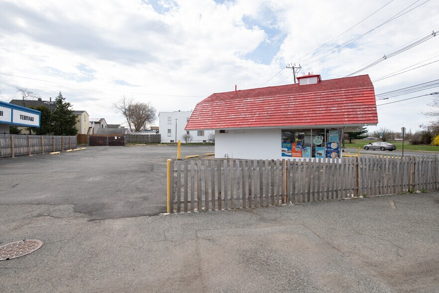 More Photos Of 735 E Hazelwood Ave, Rahway Freestanding For Sale