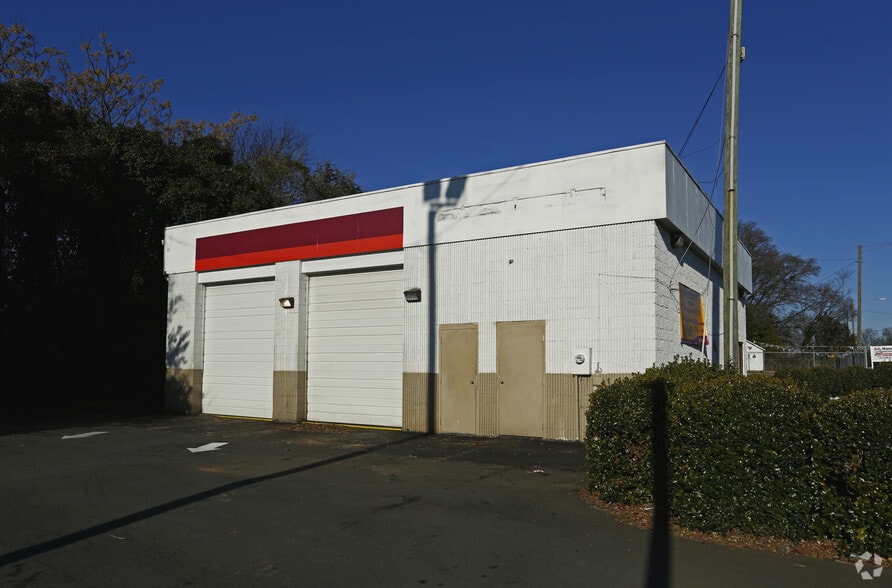 More Photos Of 3717 Freedom Dr, Charlotte Auto Repair For Sale