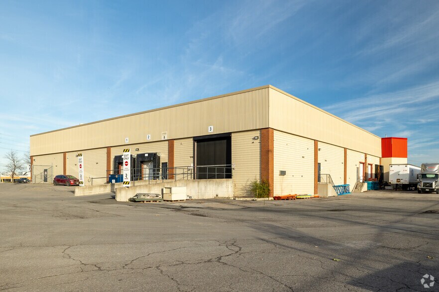 More Photos Of 940 Belfast Rd, Ottawa Office For Lease