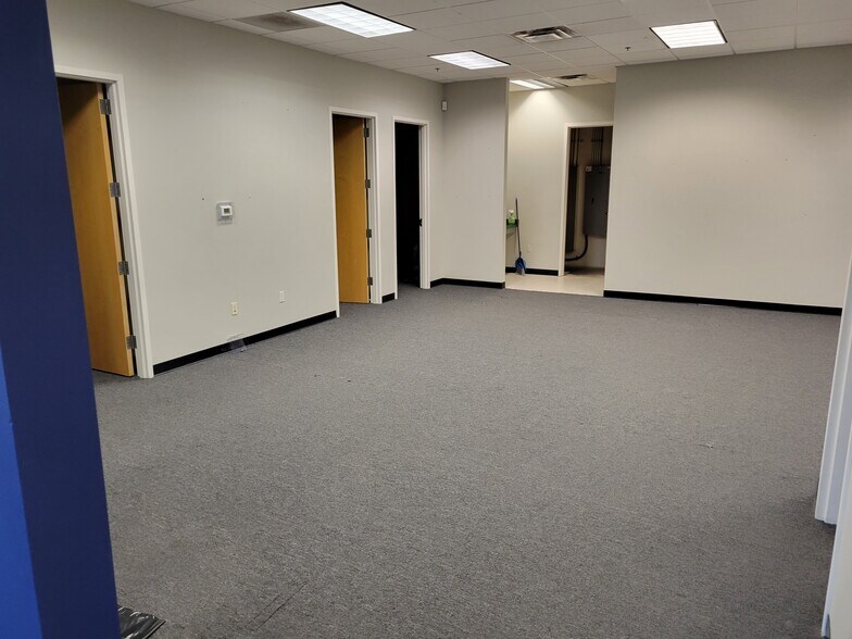 More Photos Of 1959 S Val Vista Dr, Mesa Office For Lease