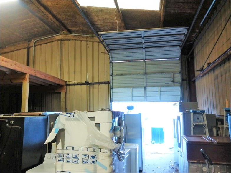 More Photos Of 8709 Irvington Blvd, Houston Warehouse For Sale