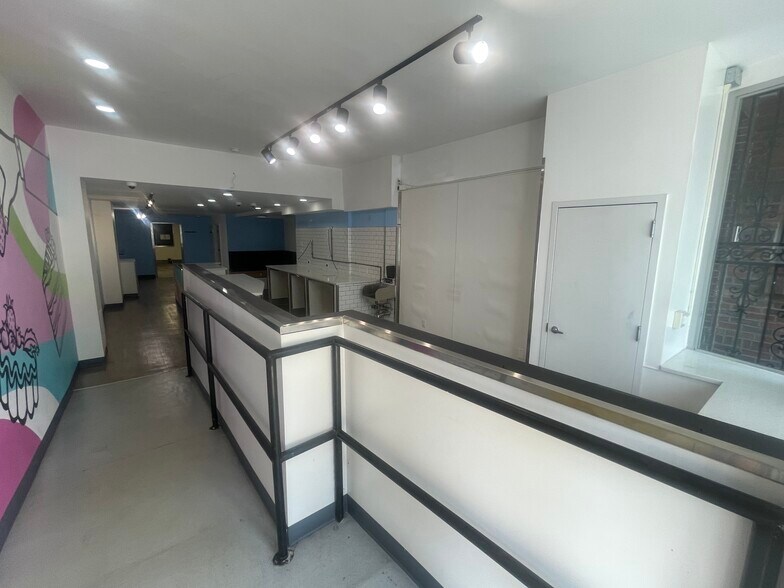 More Photos Of 2813 Ditmars Blvd, Astoria Storefront Retail Residential For Lease