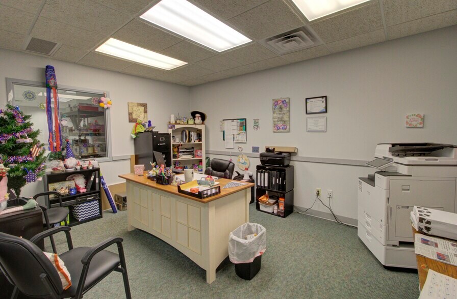 More Photos Of 224 E Main St, Ottawa Office For Sale