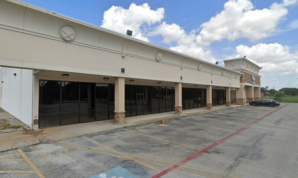 More Photos Of 2731-2801 Red Bluff Rd, Pasadena Unknown For Lease