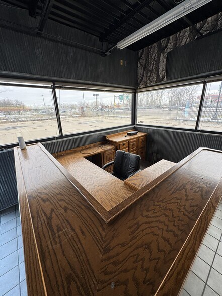 More Photos Of 6850 E Front St, Kansas City Freestanding For Sale