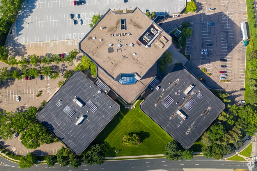 More Photos Of 1650 82nd St W, Bloomington Office For Lease