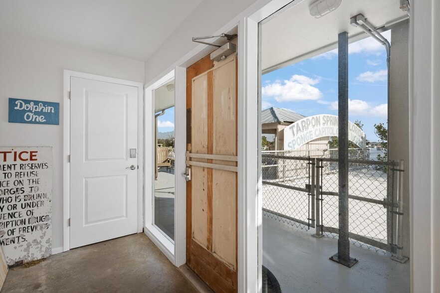 More Photos Of 810 Dodecanese Blvd, Tarpon Springs Marina For Sale