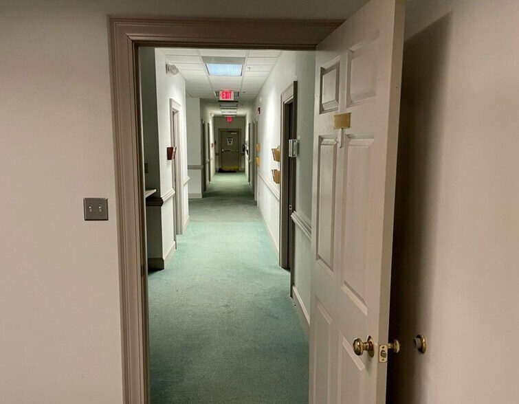 More Photos Of 1514 Holland Rd, Suffolk Office Residential For Lease