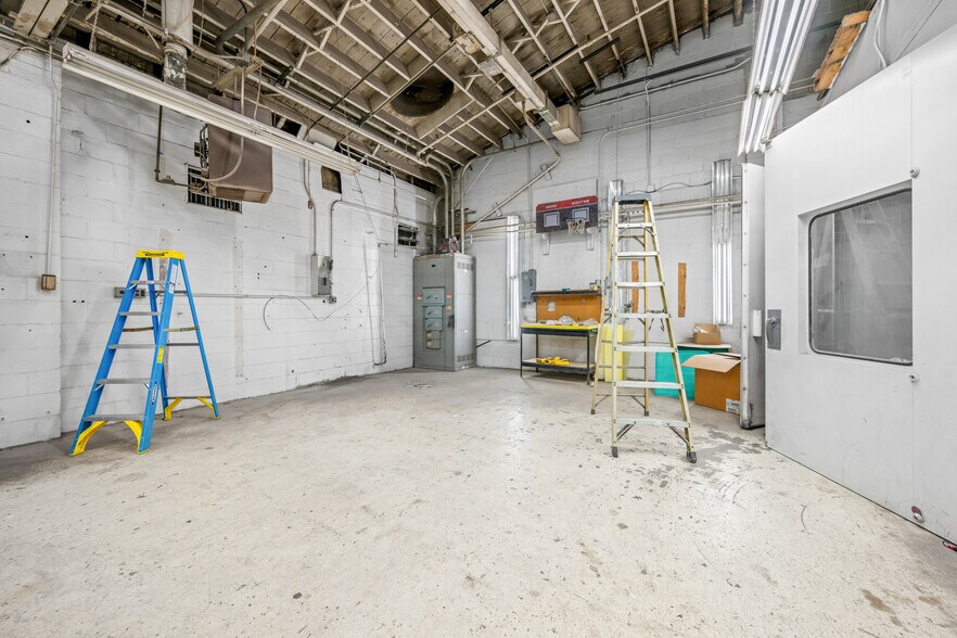More Photos Of 1441 Central Ave, Columbus Auto Repair For Lease