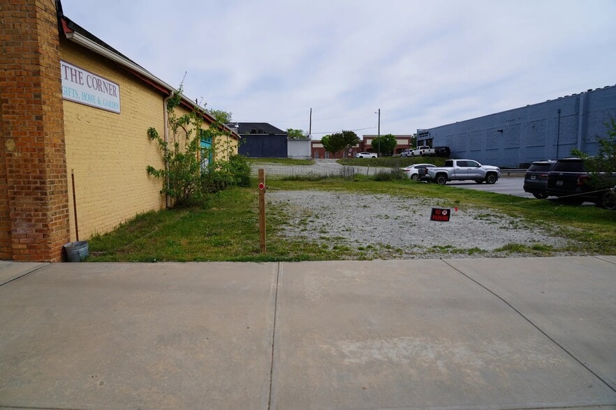 More Photos Of 120 Depot St, Hartwell Freestanding For Sale