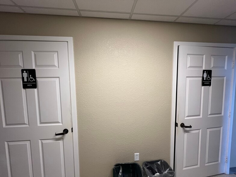 More Photos Of 4002 W State St, Tampa Warehouse For Lease