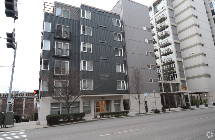 More Photos Of 2727 Western Ave, Seattle Loft Creative Space For Lease