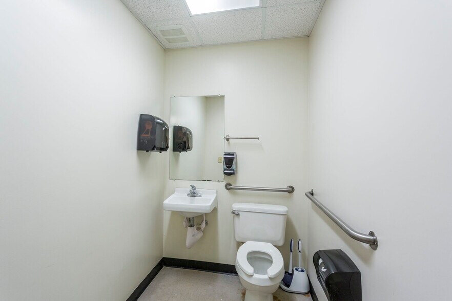 More Photos Of 9986 Spotswood Trl, Mc Gaheysville Office For Lease