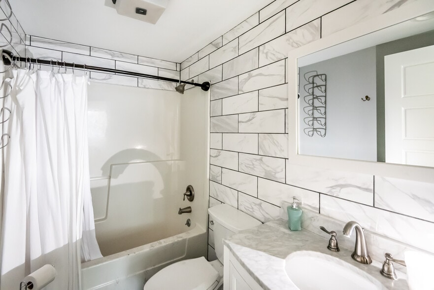 More Photos Of 121 S Main St, Waynesville Hospitality For Sale