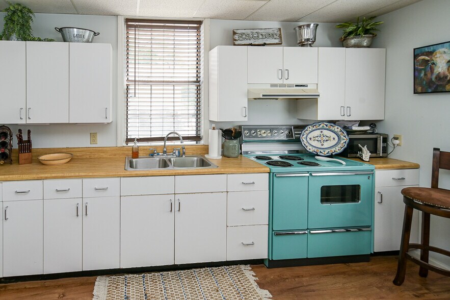 More Photos Of 799 Whitthorne St, Shelbyville Hospitality For Sale
