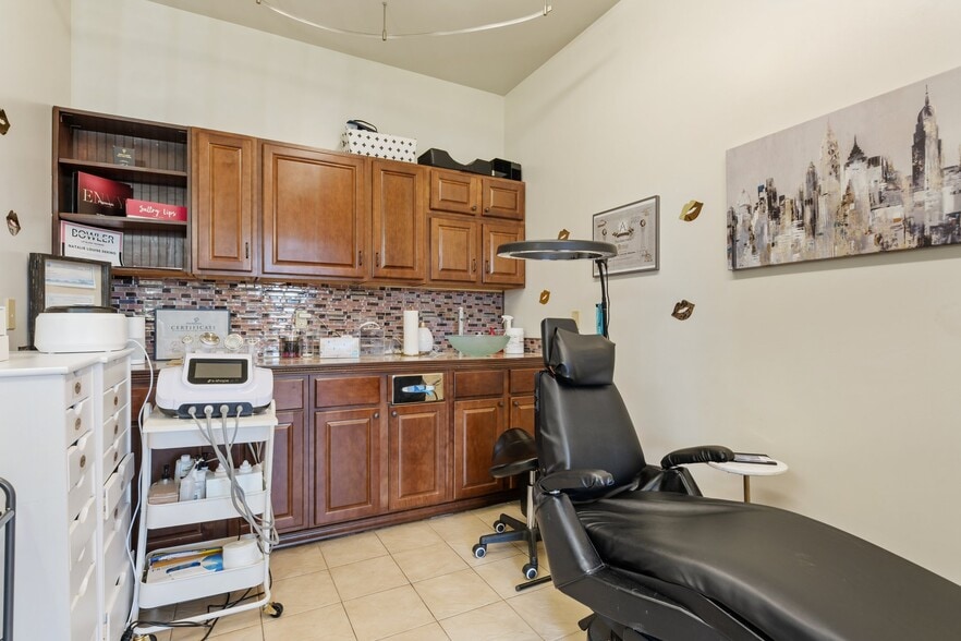 More Photos Of 8019 W Quinault Ave, Kennewick Medical For Sale