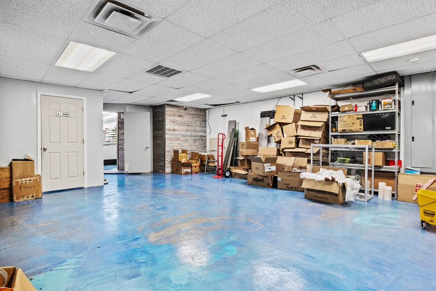 More Photos Of 1415-1419 Leestown Rd, Lexington General Retail For Sale