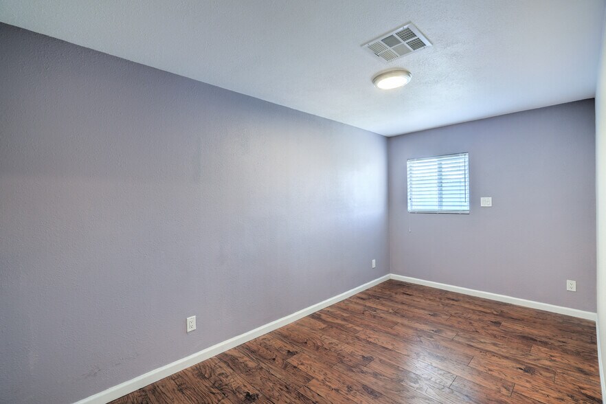 More Photos Of 211 W Atlantic Ave, Henderson Office For Sale