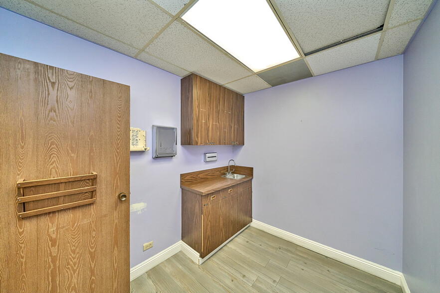 More Photos Of 8737 Beverly Blvd, West Hollywood Medical For Sale