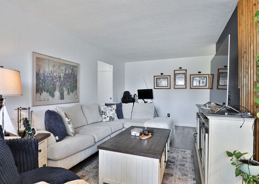 More Photos Of 1059 Don Mills Rd, Toronto Apartments For Sale