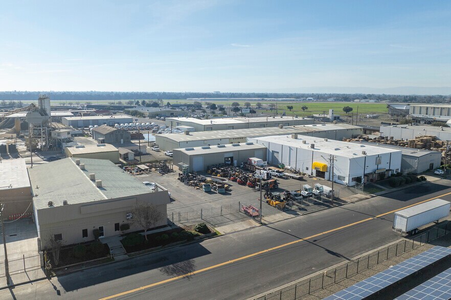 More Photos Of 2242-2272 Hoover Ave, Modesto Warehouse For Sale