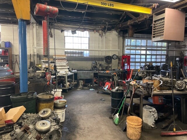 More Photos Of 15 New Cedar, Hamilton Auto Repair For Sale