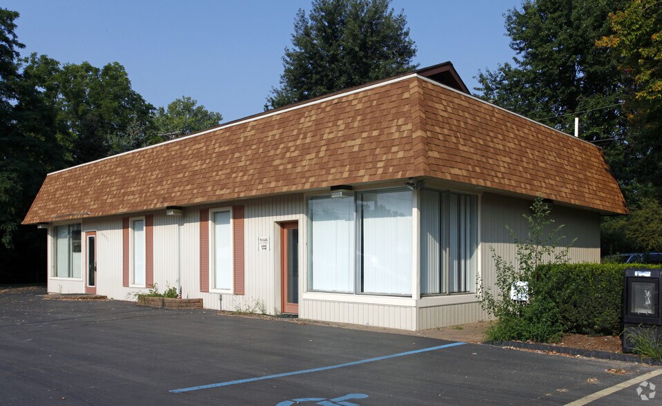 More Photos Of 14931 Telegraph Rd, Flat Rock Office For Sale