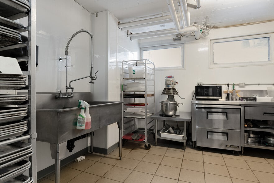More Photos Of 80-90 Rue Wellington N, Sherbrooke General Retail For Lease