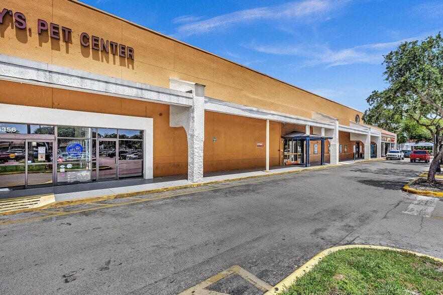 More Photos Of 8030-8384 N Pines Blvd, Pembroke Pines General Retail For Lease