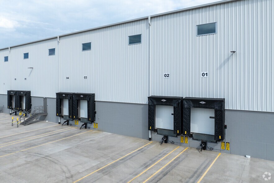 More Photos Of 380-400 Research, Pittston Township Distribution For Lease