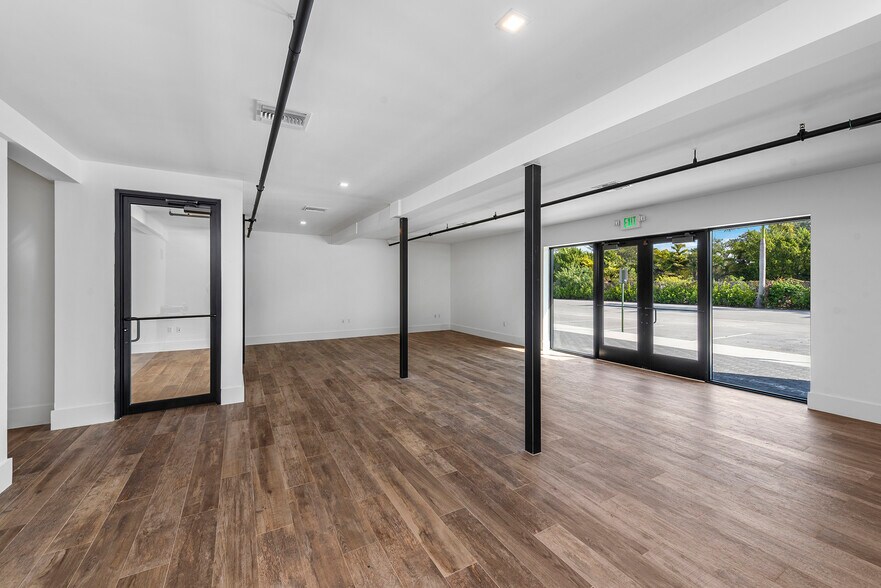 More Photos Of 1954 N 30th Rd, Hollywood Office For Lease