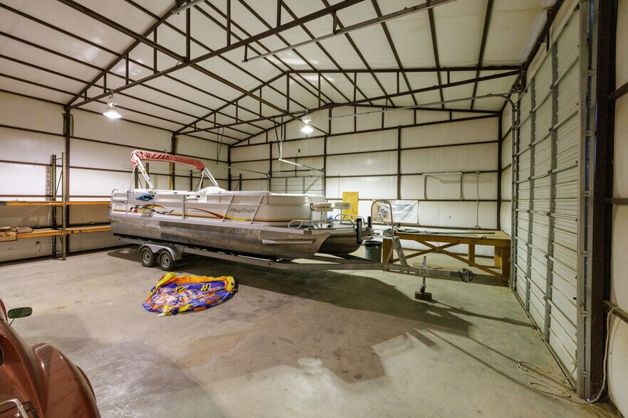 More Photos Of 160 Cimmarron Trail, Runaway Bay Light Manufacturing For Sale