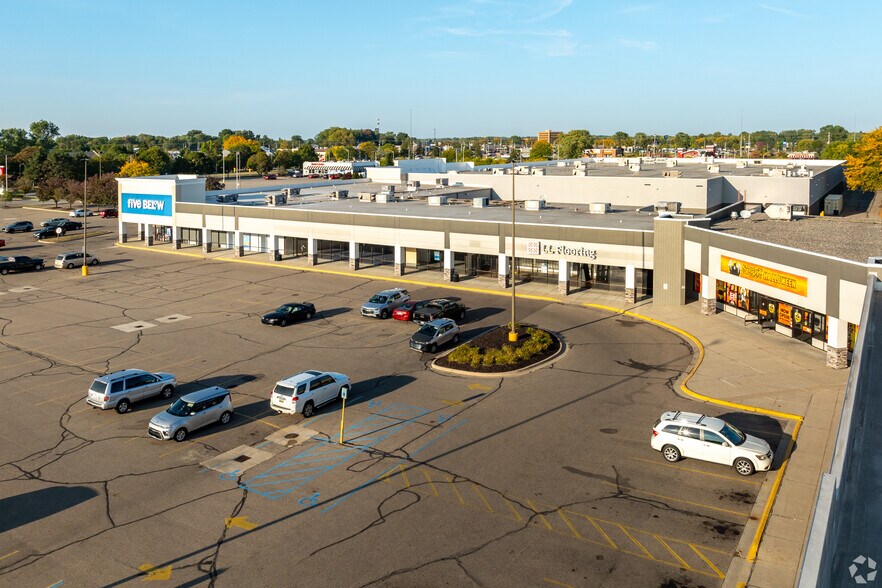 More Photos Of 438-462 E Edgewood Blvd & SEC American Rd & E Edgewood Blvd, Lansing Storefront For Lease