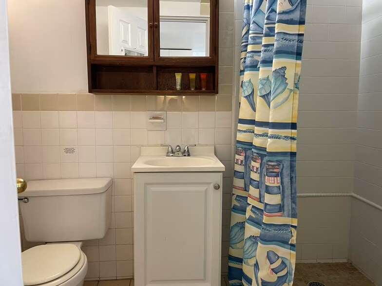 More Photos Of 1064 Broadway, Dunedin Hotel For Sale