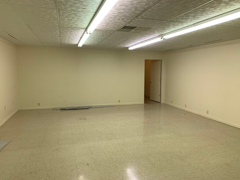 More Photos Of 817 Kilbourne St, Bellevue Medical For Lease