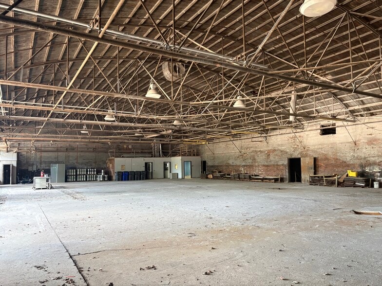 More Photos Of 208 W 2nd St, Siler City Manufacturing For Sale
