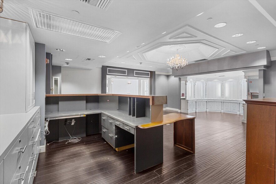 More Photos Of 8911 Lakewood Dr, Windsor Medical For Lease