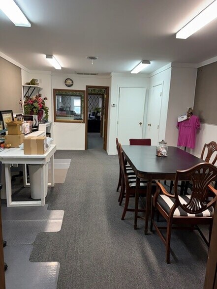 More Photos Of 719 Roosevelt Ave, Detroit Lakes Light Distribution For Sale