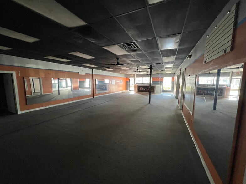 More Photos Of 611 Main St, Belmar General Retail For Lease
