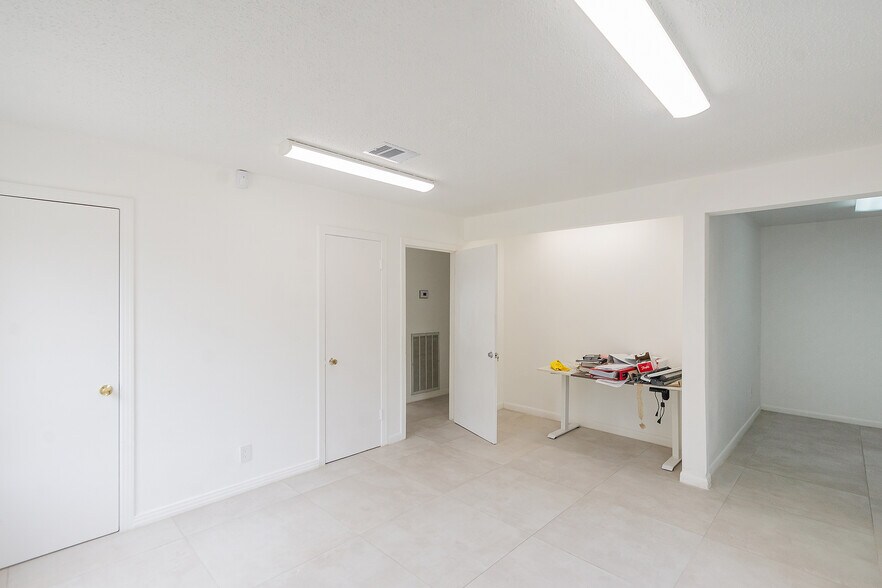 More Photos Of 5904 Dolores St, Houston Office For Lease