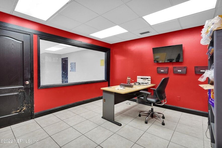 More Photos Of 4104 St Augustine Rd, Jacksonville Light Distribution For Sale