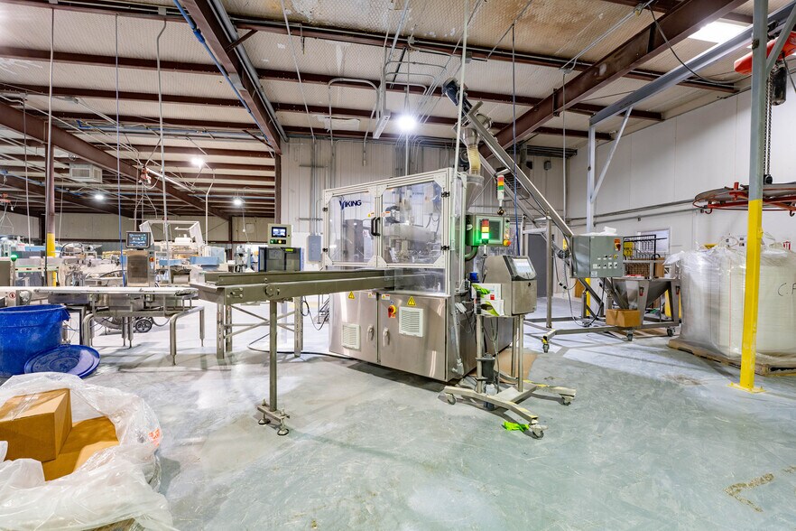 More Photos Of 225 Lawton Ave, Hereford Manufacturing For Sale