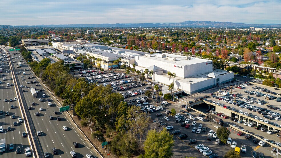 More Photos Of 14040 Riverside Dr, Sherman Oaks Department Store For Lease