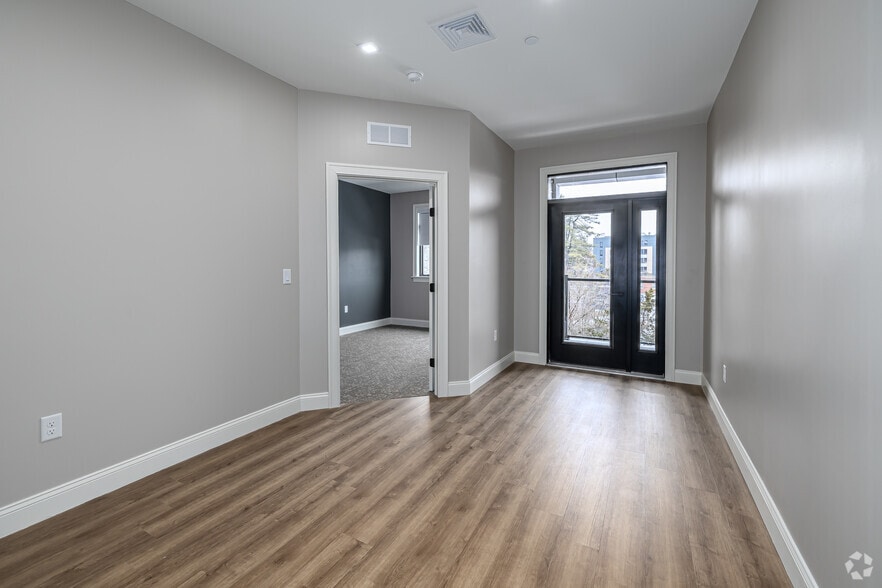More Photos Of 920-924 Farmington Ave, West Hartford Apartments For Lease
