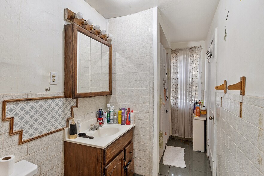 More Photos Of 13 Groton Pl, Worcester Apartments For Sale