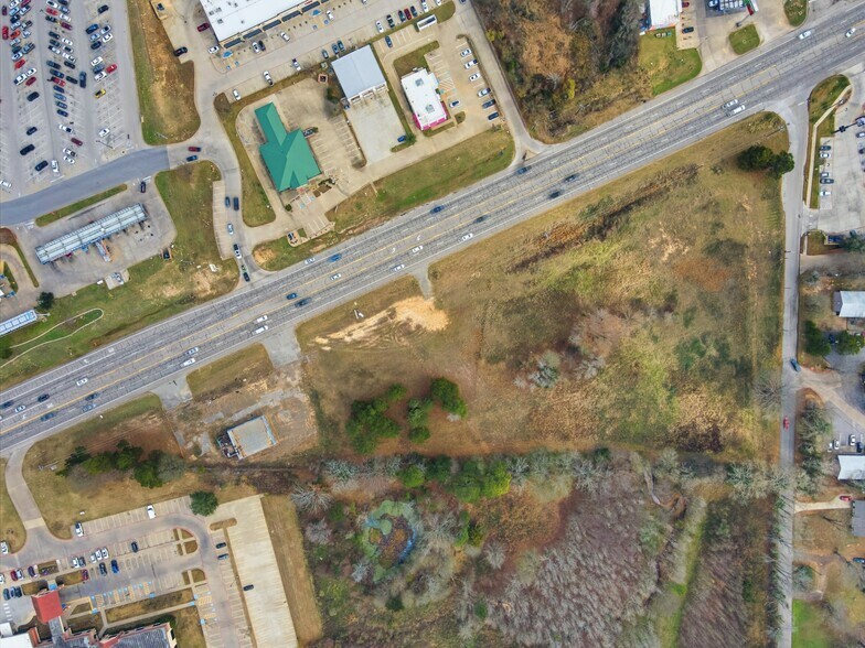 More Photos Of 3207 S Main St, Lindale Land For Lease