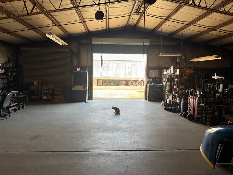 More Photos Of 950 Western Knolls Ave, Beaumont Industrial For Sale